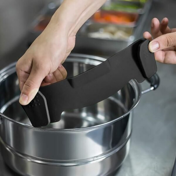 AUOON Clip On Strainer Silicone for All Pots and Pans, Pasta Strainer Clip on Food Strainer for Meat Vegetables Fruit Silicone Kitchen Colander - Image 4